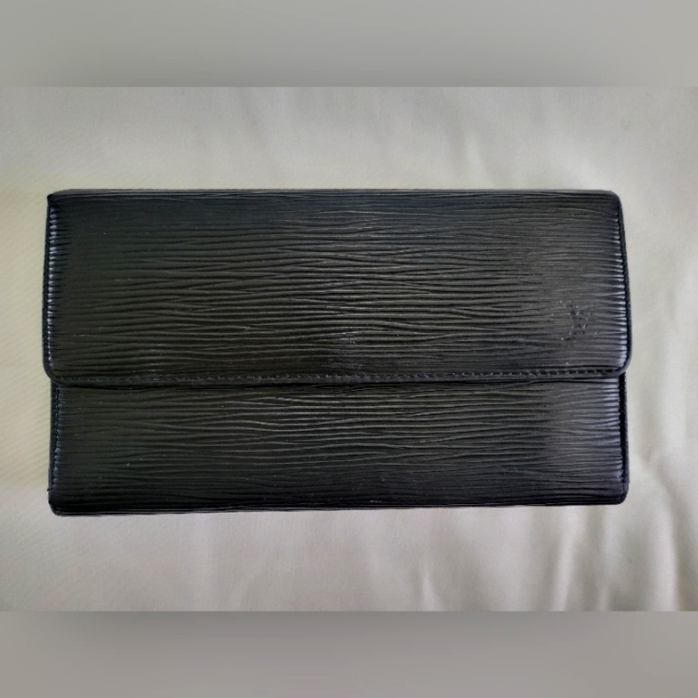 Vintage Louis Vuitton Epi Leather Wallet